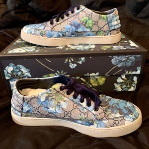 Gucci Blue Floral Bloom Print Sneakers (SIZE 10)